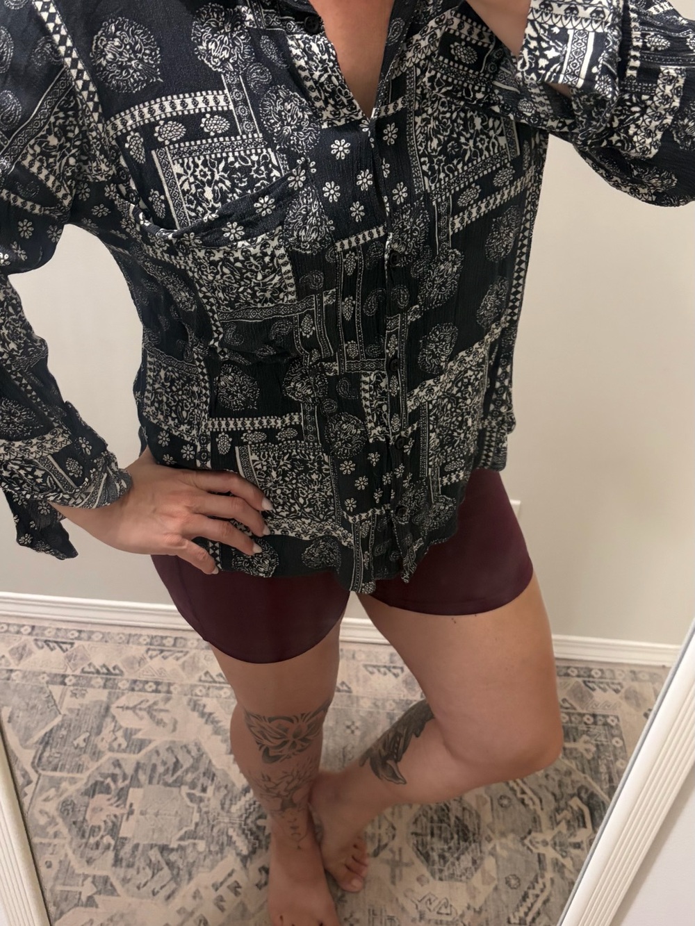✨3/$30 Source Unknown Black and White Printed Long-Sleeve Blouse